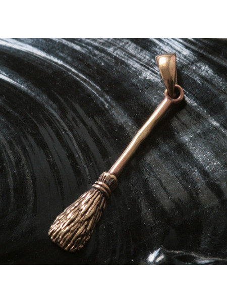 Pandantiv bronz Matura vrajitoarei 4cm