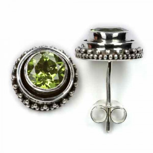 Cercei mici cu surub si tija, din argint Peridot 10mm