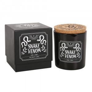 Rasfatati-va simturile cu un amestec incantator de intuneric si atractie cu aceasta lumanare cu parfum de opium Snake Venom. Infuzata cu parfumul captivant de opium inchis, aroma sa fermecatoare te va pune sub vraja sa. Ambalat intr-o cutie glisanta asort