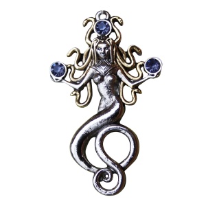 Pandantiv cu lantisor Gorgona, cristal sintetic albastru, 4.5 cm