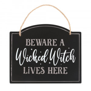 Placuta decorativa Beware A Wicked Witch Lives Here 20 cm  Aceasta placuta este o decoratiune perfecta pentru casa unei Vrajitoare. 