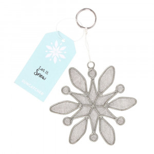 Lumineaza-te in orice zi cu acest suncatcher din rasina in forma de fulg de zapada stralucitor. Include o eticheta agatata cu textul „Let it Snow” pentru a aduce senzatia de iarna pe tot parcursul anului. 