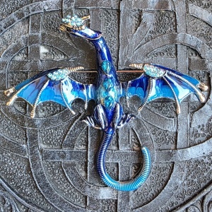 Brosa-pandantiv Dragon Albastru cu cristale – intelepciune si libertate, 9 cm - Img 3