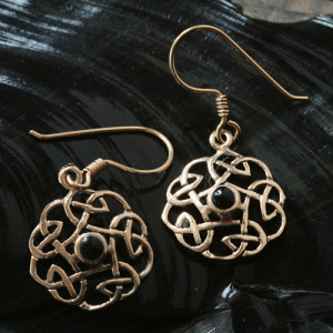 Cercei rotunzi celtici din bronz Nod cu onix 3.5cm