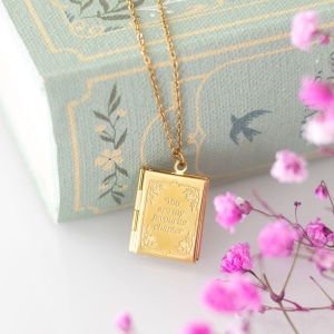 Medalion cu lantisor in forma de carte The Book Club - You are my favourite chapter