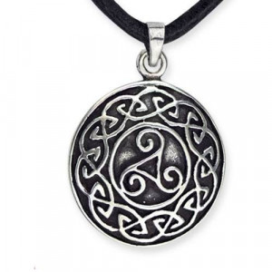 Pandantiv argint Banut cu triskelion 2.1cm, protectie si echilibru