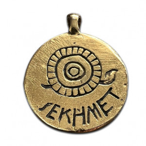 Pandantiv cu lantisor auriu Amuletele Egiptului antic - Zeita Sekhmet, 2.5cm
