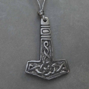 Pandantiv sculptat manual din os Ciocanul lui Thor cu nod celtic 5cm - negru