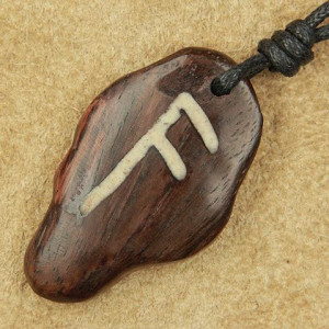 Pandantiv talisman din lemn cu runa Ansuz 4cm