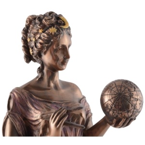 Statueta bronz si rasina, mitologie greaca, muza Urania 23cm - Img 2