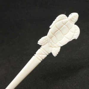 Accesoriu pentru par sculptat manual din os Broscuta 16cm - Img 3