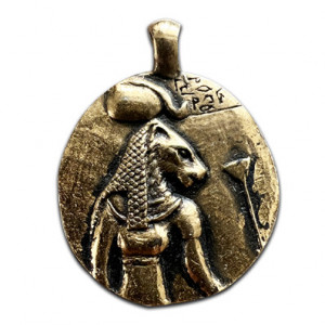 Pandantiv cu lantisor auriu Goddess Coins - zeita Sekhmet (putere si vindecare), 2.5cm