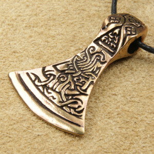 Pandantiv viking bronz Topor 4.5 cm - Img 3
