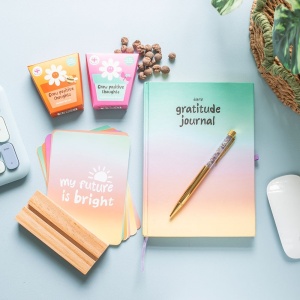 Set de carduri cu mesaje de afirmatii pozitive cu stand din lemn Mindful Moments - Img 4