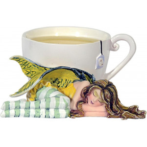 Statueta zana cu cescuta Ceai de musetel - Amy Brown 6cm