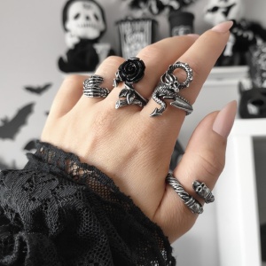 Inel trandafir negru reglabil – Alchemy England, inel gotic romantic - Img 3