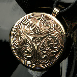 Pandantiv bronz Triskelion rotund 5.7cm - Img 2