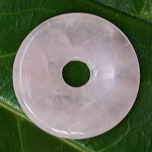Pandantiv piatra Pi Quartz Roz, 3 cm - Img 1