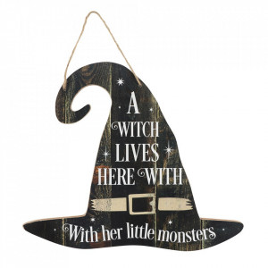 Placuta decorativa lemn A witch lives here 36 cm