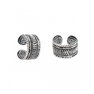 Cercei pe ureche din argint Model sculptat, diametru 8.8mm