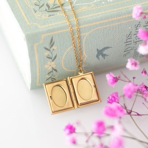 Medalion cu lantisor in forma de carte The Book Club - You are my favourite chapter - Img 2
