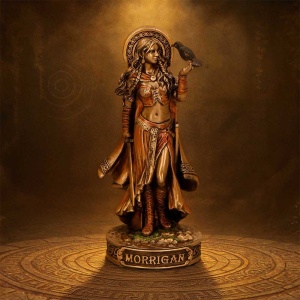 Mini statueta rasina si bronz Zeita celtica Morrigan 8.2 cm - Img 2