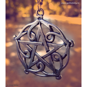 Pandantiv cu lantisor Celtic Sorcery - Pentagrama din Brisingamen, placat cu argint, 4.4 cm
