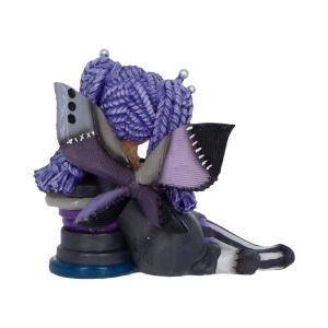 Statueta papusa Voodoo Violette Hexpin din colectia The Stitchlings – decor gotic fantasy , 9 cm - Img 4