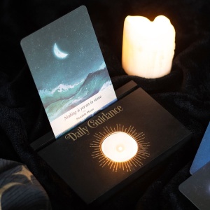 Suport din lemn pentru etalarea unei carti de tarot Daily Guidance - Img 6