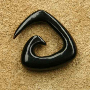 Cercel flesh sculptat manual din corn de bivol Carlig 4 mm