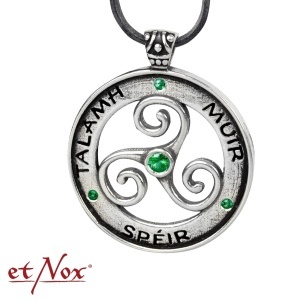 Pandantiv celtic, argint cu zirconii verzi, Triskelion 2.5 cm, echilibru si armonie