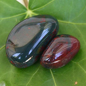 Piatra semipretioasa Bloodstone - Heliotrope, 1 buc de 2.3 - 3.5 cm, talisman pentru putere interioara - Img 3