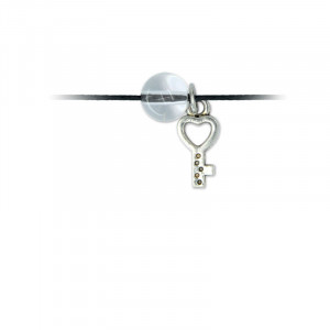 Bratara cu charm si piatra semipretioasa Cheie si Cristal de stanca (Quartz transparent)  Quartzul transparent, denumit si cristal de stanca,  este cunoscut ca piatra de putere și amplifică orice energie sau intenție.