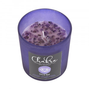 Realiniaza-ti chakra al treilea ochi cu aceasta lumanare cu parfum de levantica. Un suport de sticla mata violet si un capac metalic sunt accentuate de o imprastiere de bucatele de cristal de ametist care pot fi reutilizate ulterior pentru o multitudine d