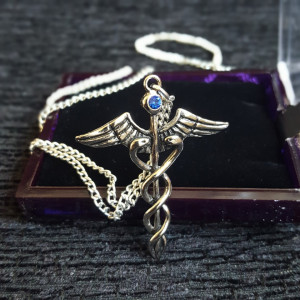 Pandantiv Caduceu – talisman pentru echilibru, vindecare si protectie, 4.4 cm