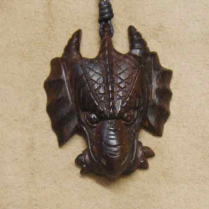 Pandantiv sculptat manual din lemn Cap de Dragon 4.5 cm - Img 2