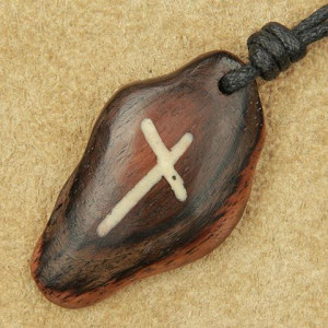 Pandantiv talisman din lemn cu runa Nauthiz 4cm