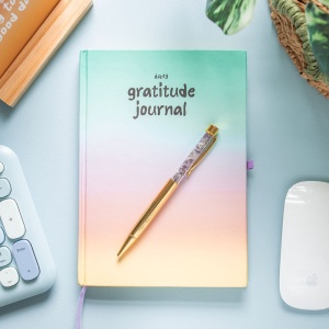Set jurnal pentru recunostinta cu pix cu cristale de ametist Multicolor