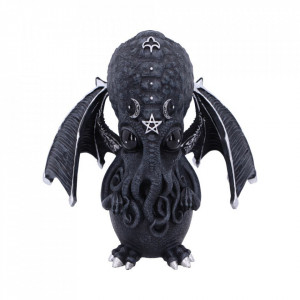 Statueta din rasina, de cuoare neagra, in forma de Cthulhu, cu simbolul pentagramei pe cap de culoare argintie si aripi demonice, cu dimensiunea de 10,3 cm.