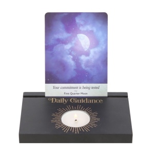 Suport din lemn pentru etalarea unei carti de tarot Daily Guidance