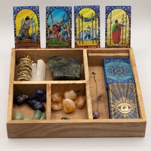 Cutie Tarot din lemn cu 4 compartimente si suport, simboluri astrologice, 33 cm - Img 3