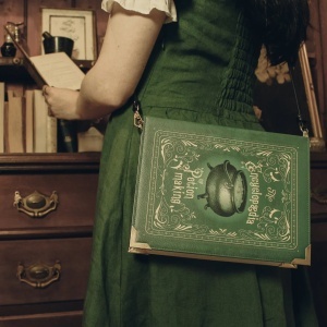 Geanta Carte The Encyclopedia of Potion Making – geanta de mana si geanta de umar eleganta - Img 4