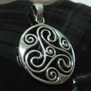 Pandantiv argint Triskelion 3.8 cm