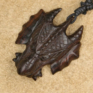 Pandantiv sculptat manual din lemn Cap de Dragon 4.5 cm - Img 3