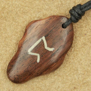 Pandantiv talisman din lemn cu runa Perth 4cm