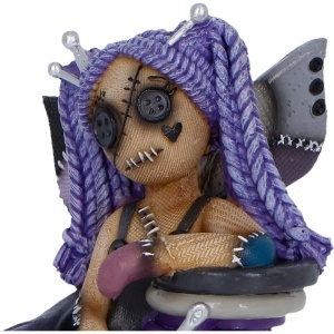 Statueta papusa Voodoo Violette Hexpin din colectia The Stitchlings – decor gotic fantasy , 9 cm - Img 5