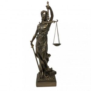 statueta Justitia cu sabie si balanta 