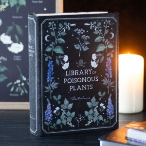 Stocheaza discret cheile, bijuteriile si alte obiecte mici in aceasta carte cu spatiu secret, avand un design detaliat inspirat de plante otravitoare