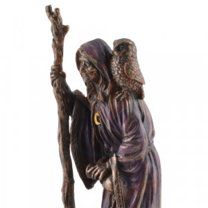 Mini statueta zeita celtica Crone - Batrana inteleapta 11cm - Img 6
