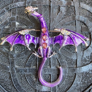 Brosa-pandantiv Dragon Violet cu cristale – magie si intuitie, 9 cm - Img 2